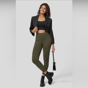NWT HALARA Pine Green leggings XS Regular